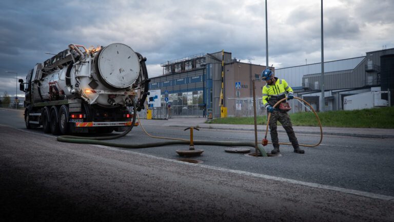 VIEMÄREIDEN AVAUKSET JA VIEMÄREIDEN KUVAUKSET